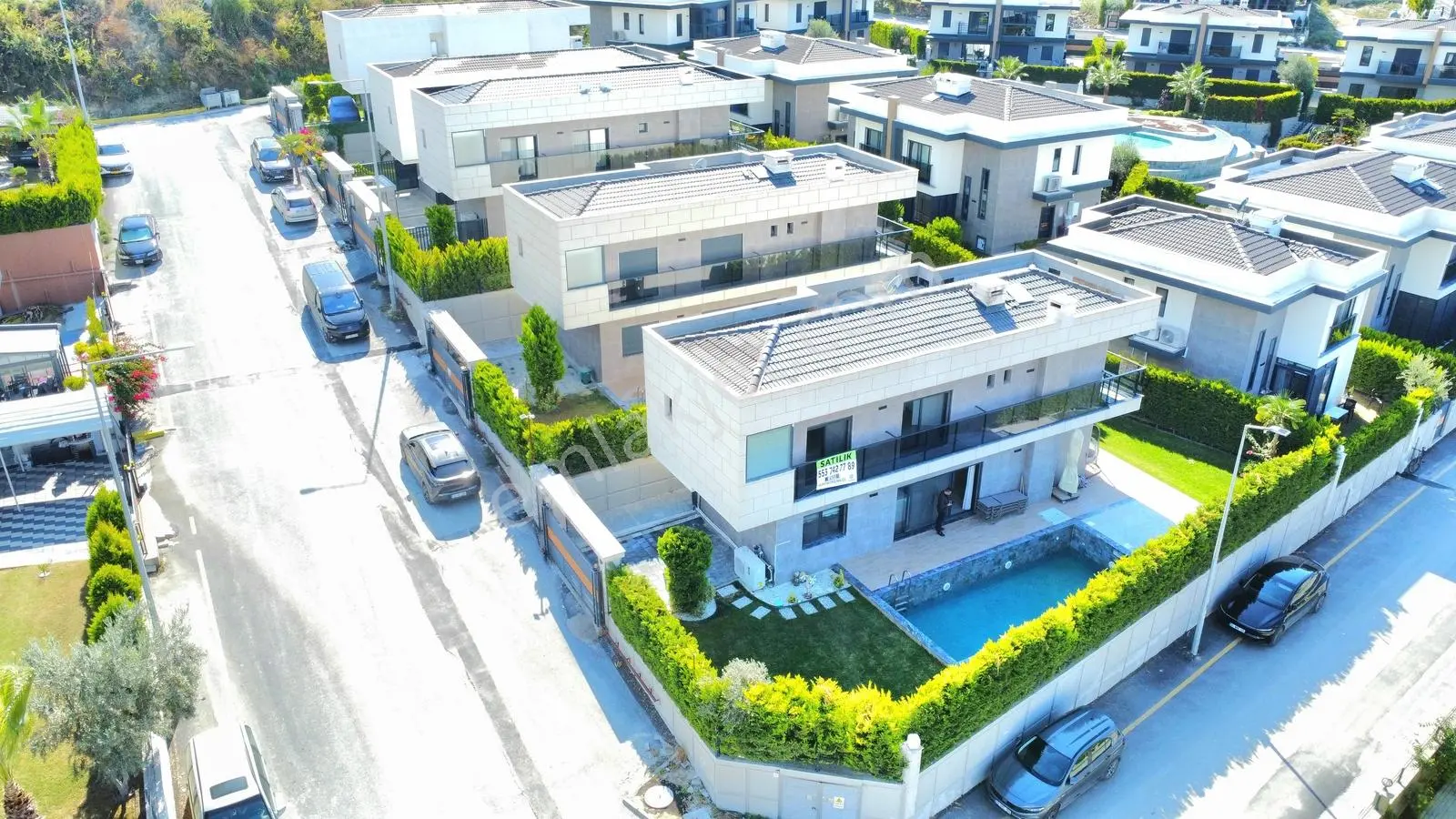 Kuşadası Karaova'da 4+1 Müstakil Köşe Konum Satılık Villa — fotoğraf 2