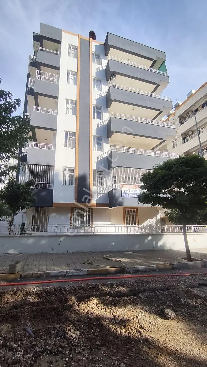 Karaköprü Abdullah Gül Parkı Arkası 5 Odalı Satılık Tekli Daire