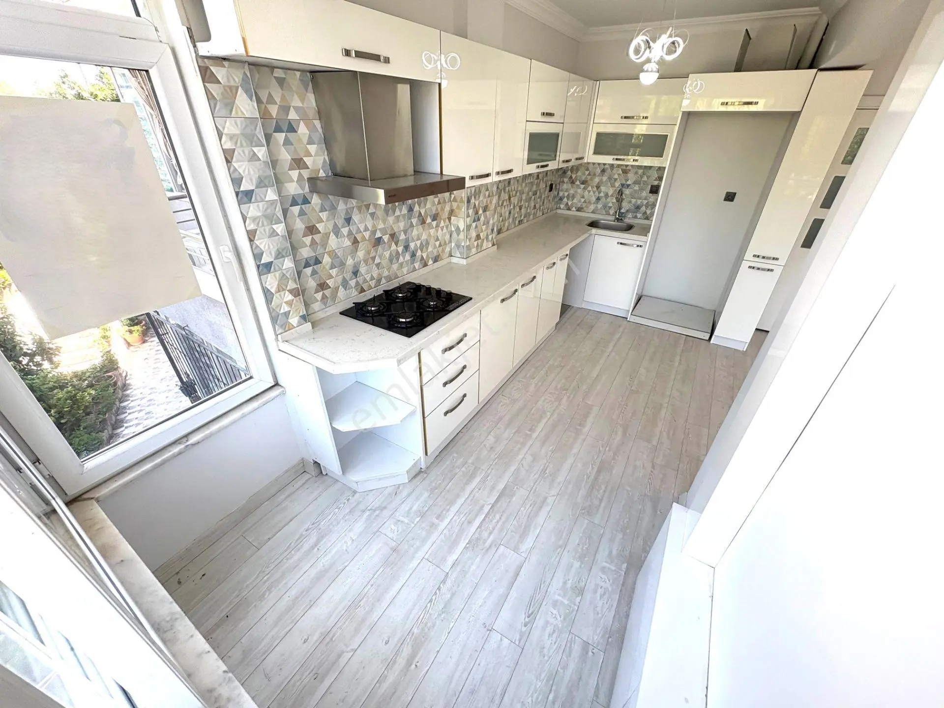 𝄞melodi'den Akçay'da Vitrinlik Ön Cephe Arakat Denize 300mt 2+1 Satılık Daire — fotoğraf 4