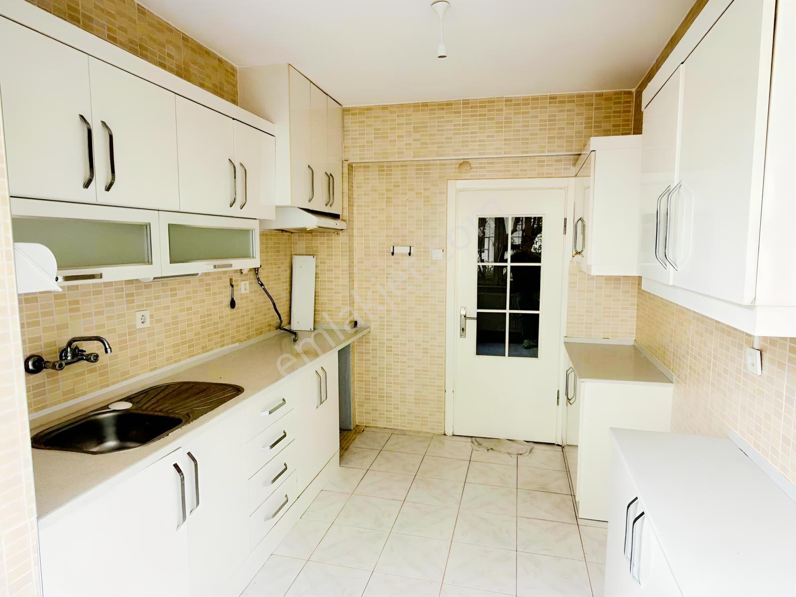 Bornova Erzene Mahallesi 3+1 Satılık Daire — fotoğraf 2