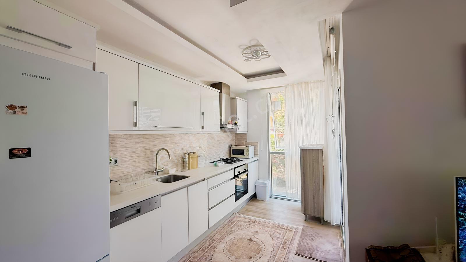 Kuşadası Merkezde Emsallerinin Altında Satılık 2+1 — fotoğraf 3