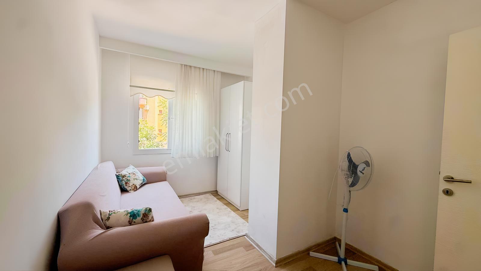 Kuşadası Merkezde Emsallerinin Altında Satılık 2+1 — fotoğraf 4