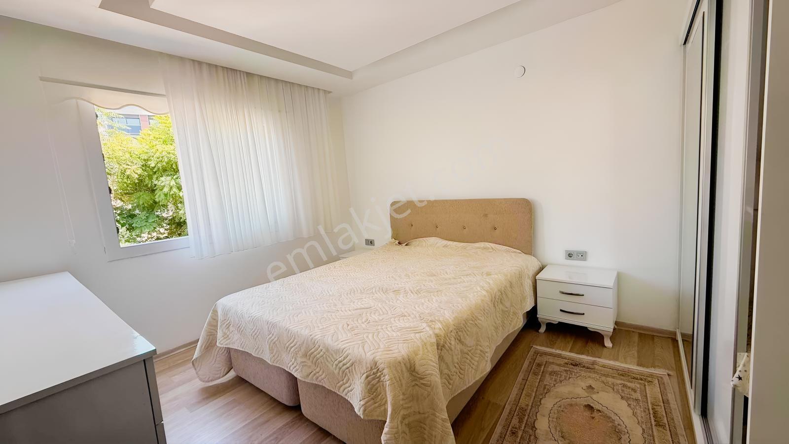 Kuşadası Merkezde Emsallerinin Altında Satılık 2+1 — fotoğraf 13