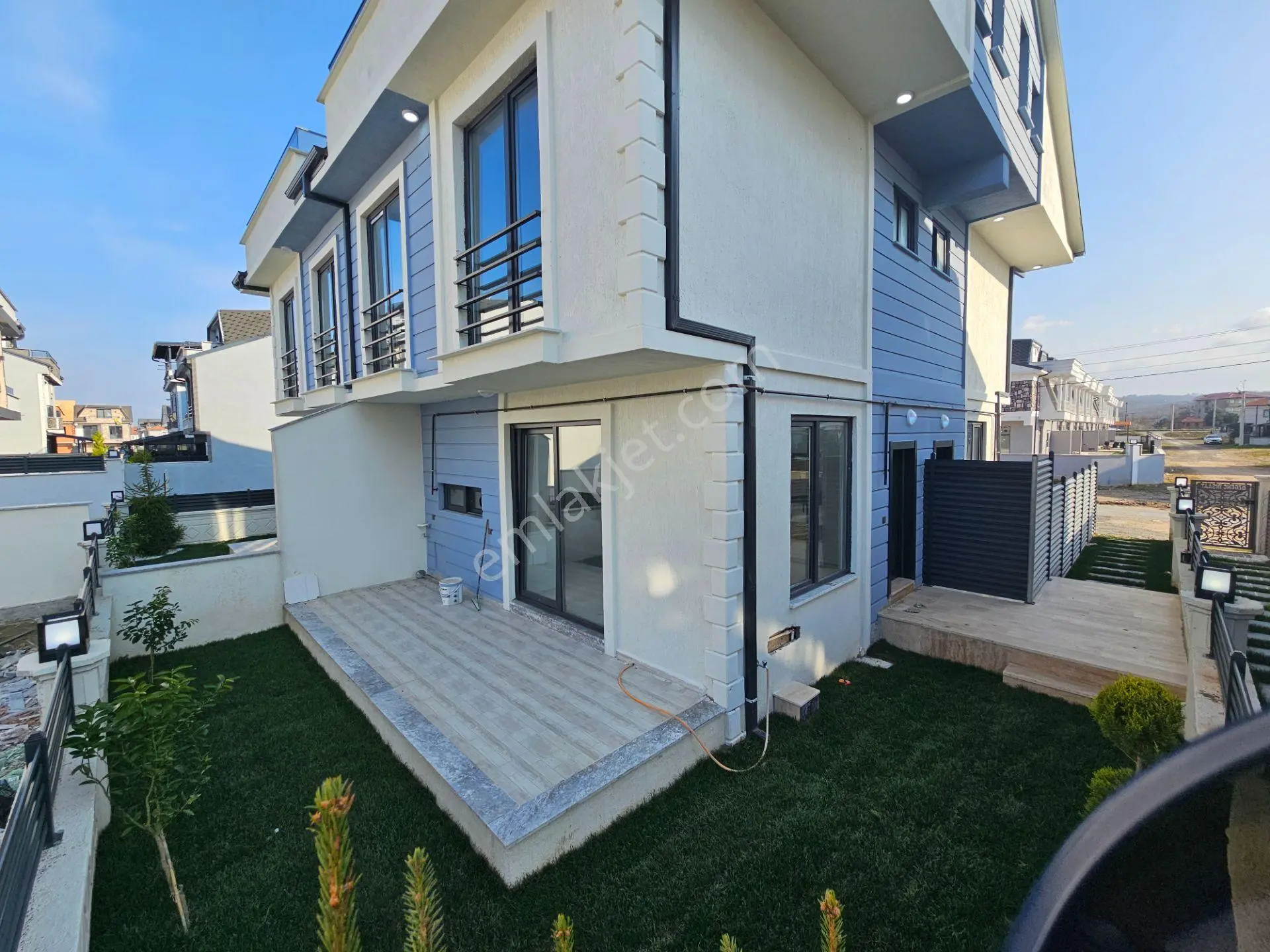 Denize Yürüme Mesafesinde, 3+1 Yerden Isıtmalı Bahçeli Villa — fotoğraf 3