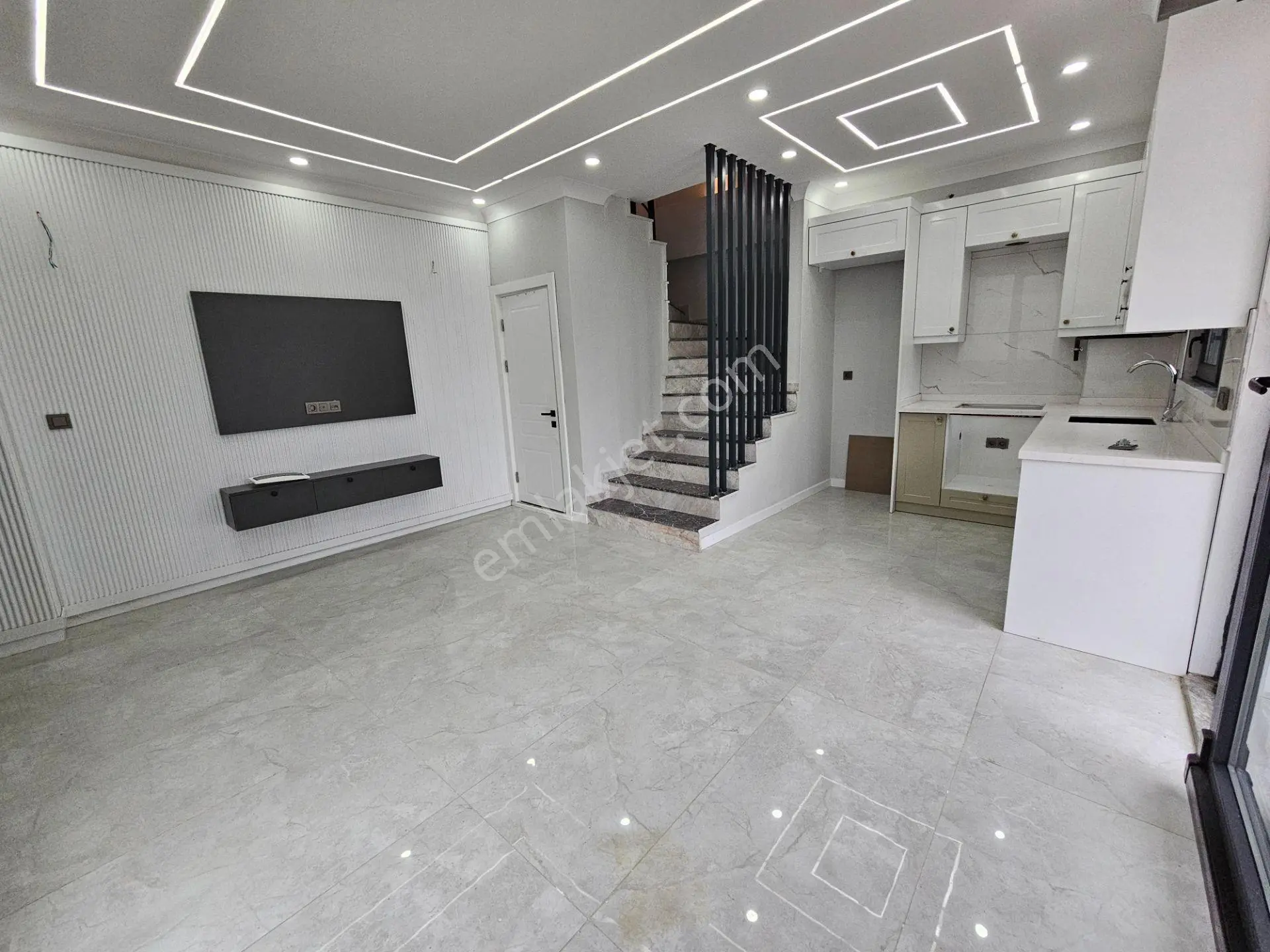 Denize Yürüme Mesafesinde, 3+1 Yerden Isıtmalı Bahçeli Villa — fotoğraf 7