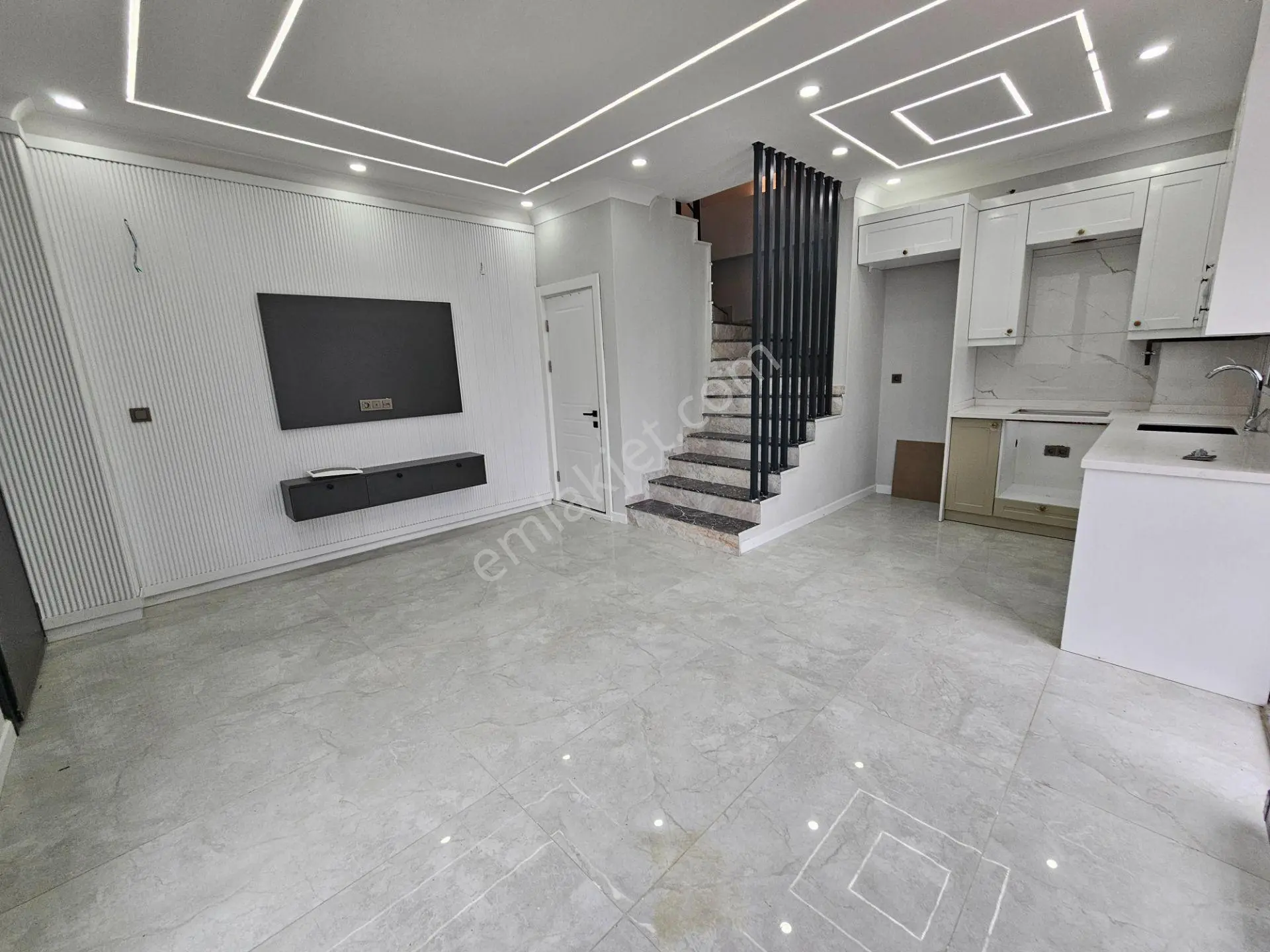 Denize Yürüme Mesafesinde, 3+1 Yerden Isıtmalı Bahçeli Villa — fotoğraf 9