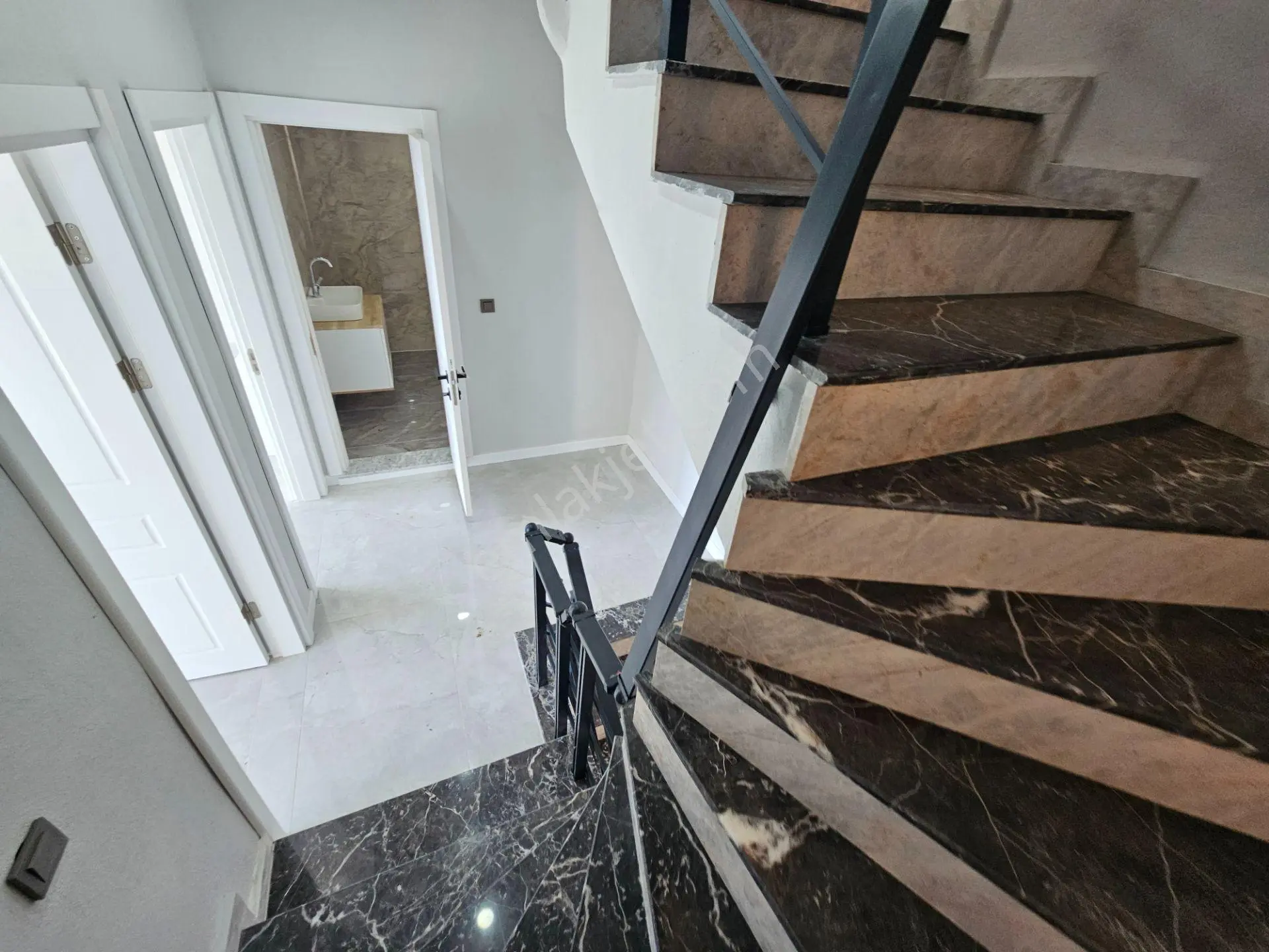 Denize Yürüme Mesafesinde, 3+1 Yerden Isıtmalı Bahçeli Villa — fotoğraf 28