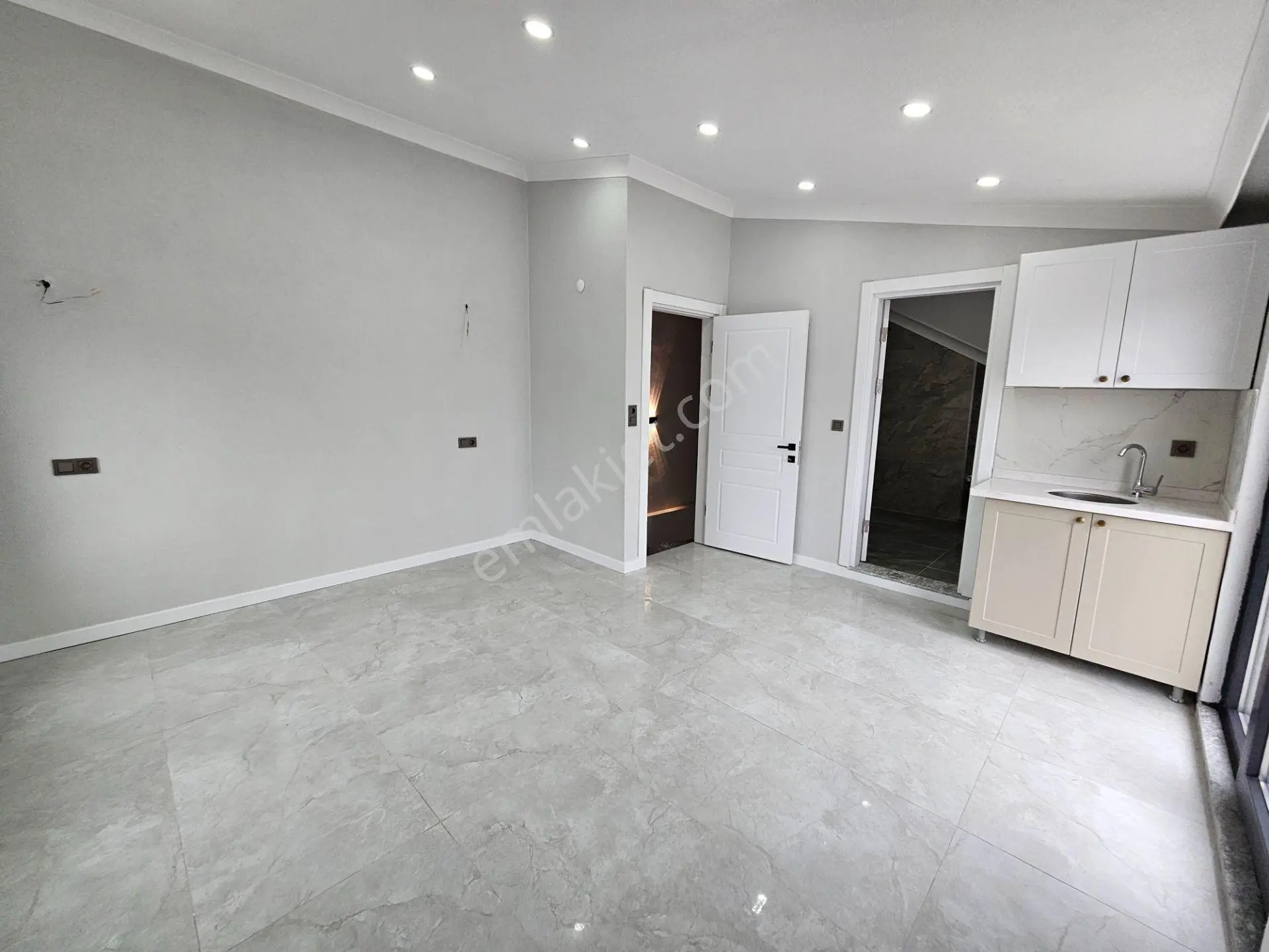 Denize Yürüme Mesafesinde, 3+1 Yerden Isıtmalı Bahçeli Villa — fotoğraf 29