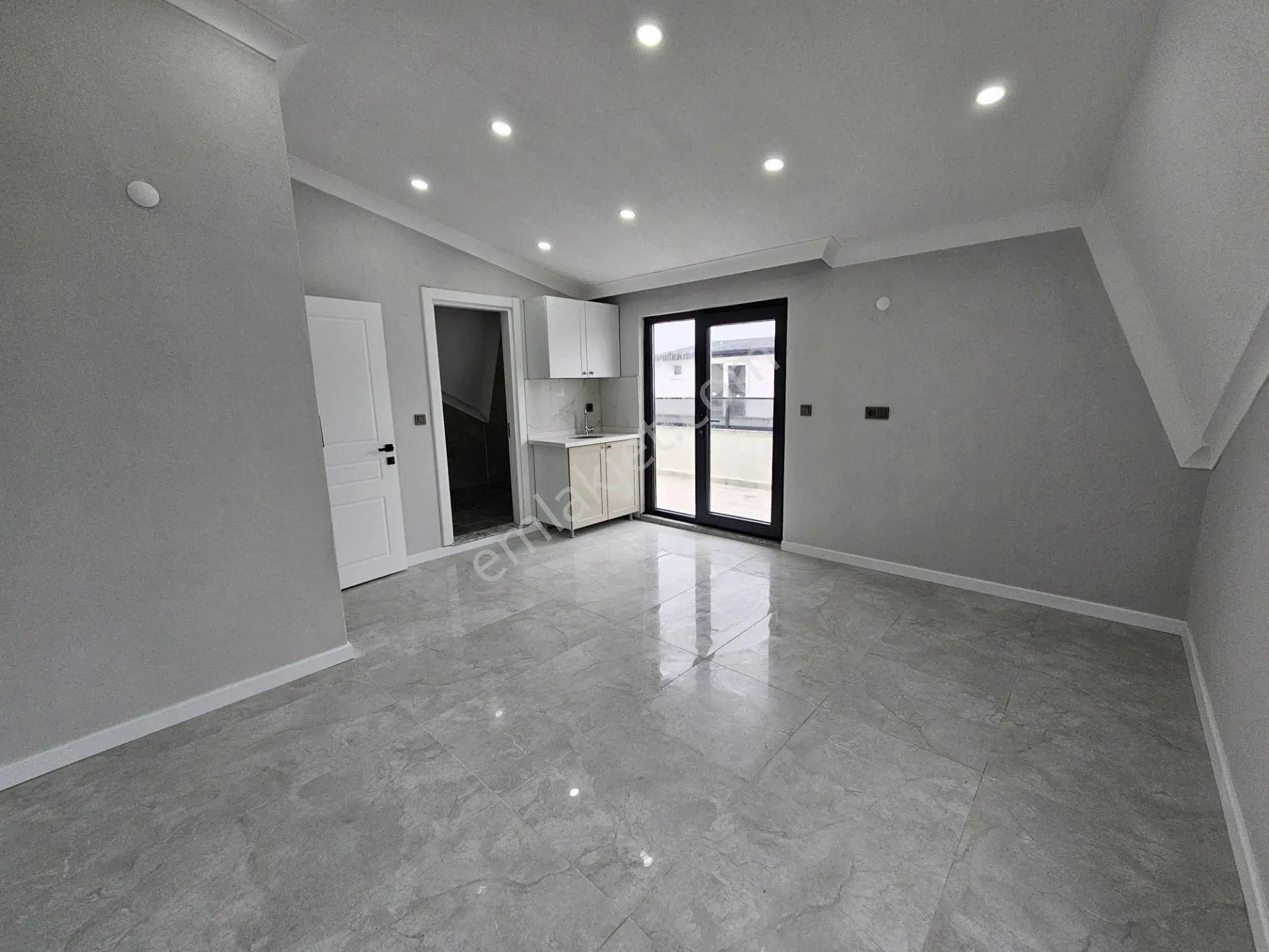 Denize Yürüme Mesafesinde, 3+1 Yerden Isıtmalı Bahçeli Villa — fotoğraf 30
