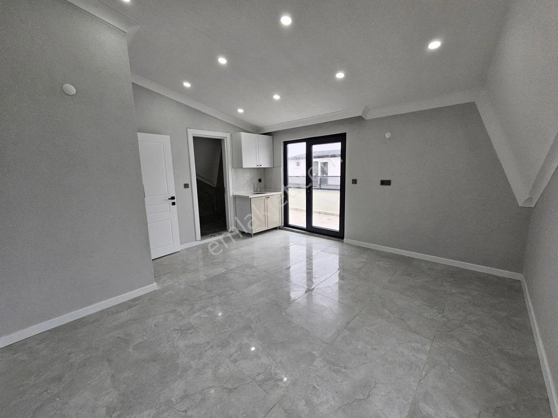 Denize Yürüme Mesafesinde, 3+1 Yerden Isıtmalı Bahçeli Villa — fotoğraf 32