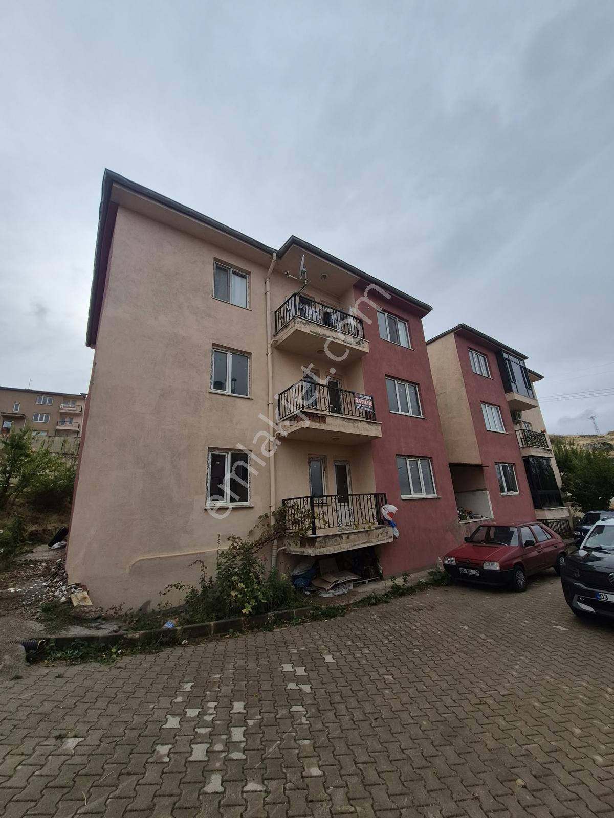 Me Ka Grouptan İnaz Deprem Evlerinde Satılık 2+1 Daire! — fotoğraf 2