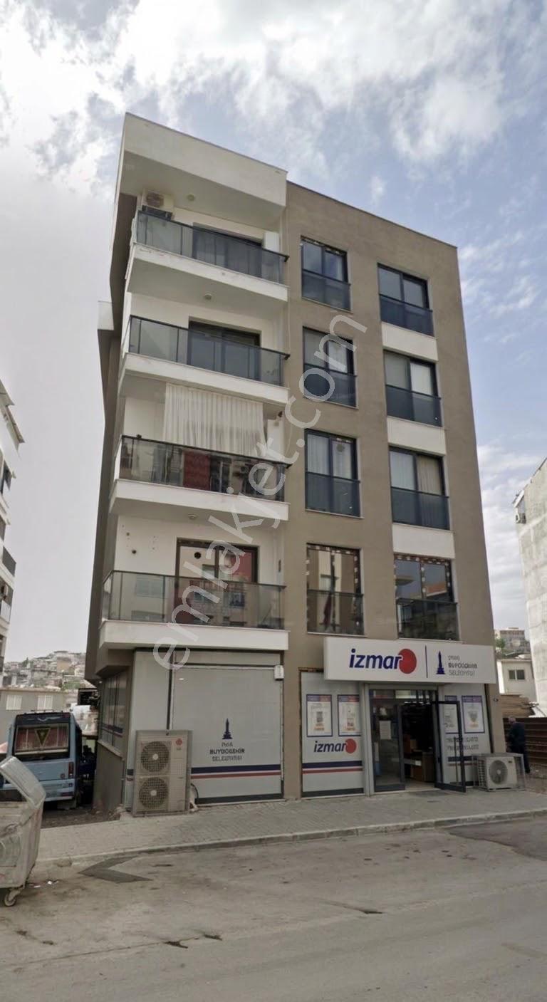Bayraklı Gümüşpala Cadde Üzerinde Yatırımlık Eşyalı Satılık 1+1