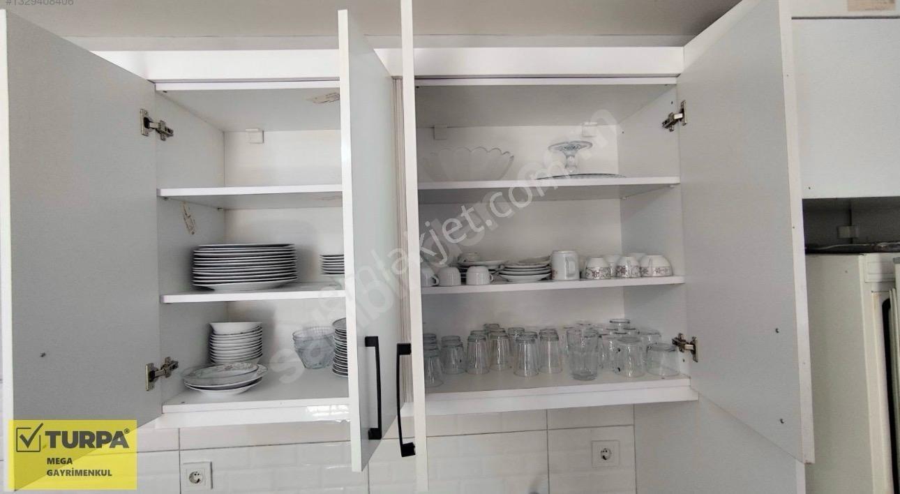 Bayraklı Gümüşpala Cadde Üzerinde Yatırımlık Eşyalı Satılık 1+1 — fotoğraf 6