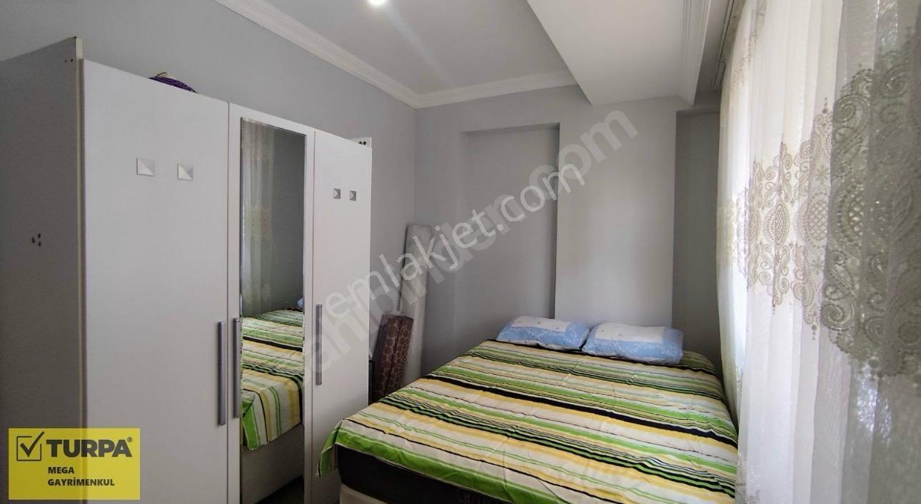 Bayraklı Gümüşpala Cadde Üzerinde Yatırımlık Eşyalı Satılık 1+1 — fotoğraf 8