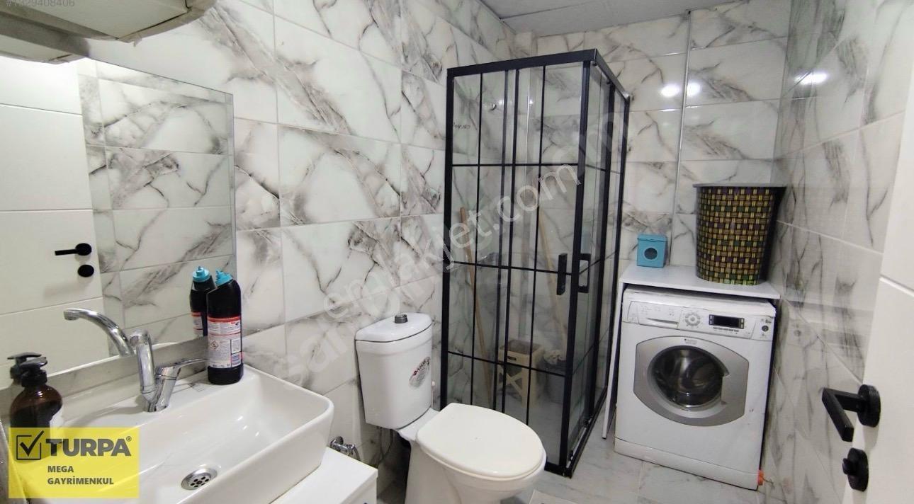 Bayraklı Gümüşpala Cadde Üzerinde Yatırımlık Eşyalı Satılık 1+1 — fotoğraf 11