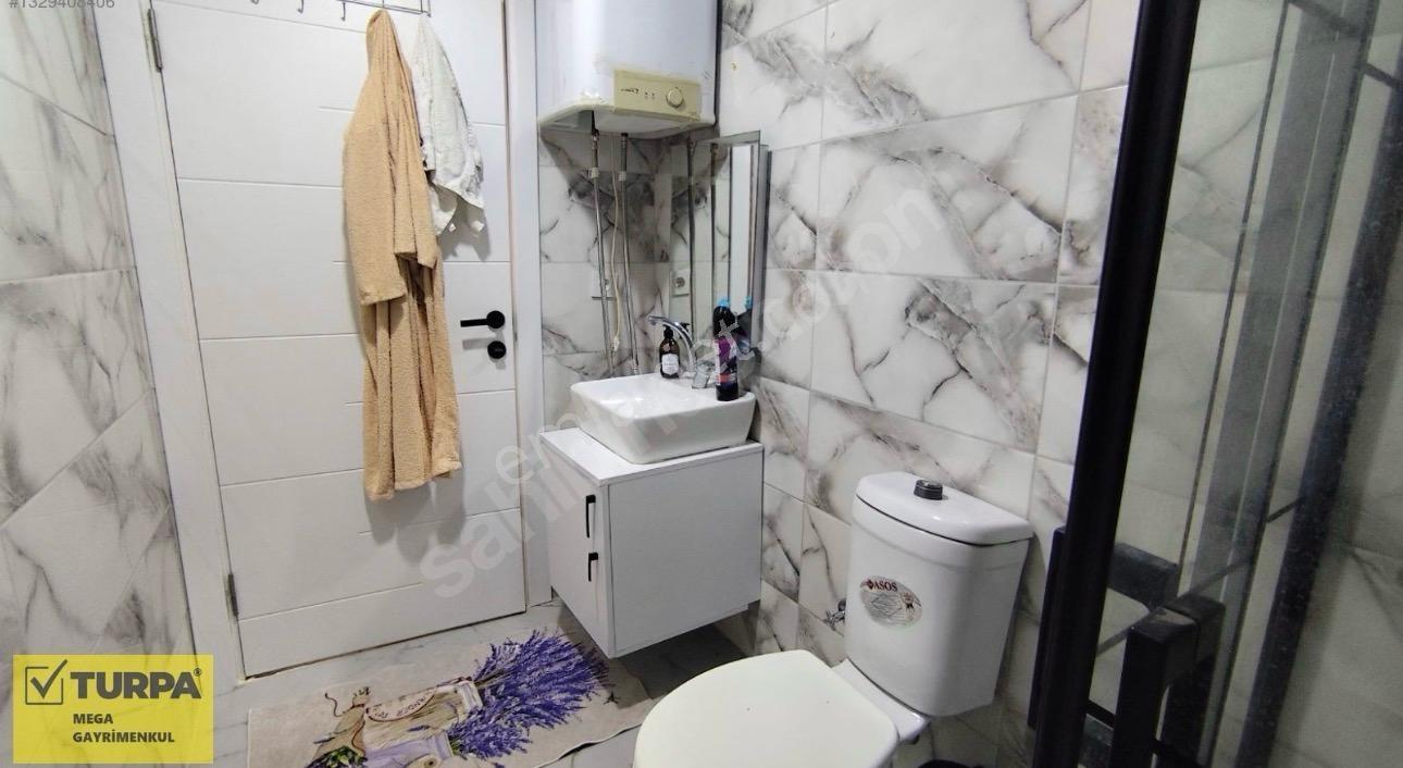 Bayraklı Gümüşpala Cadde Üzerinde Yatırımlık Eşyalı Satılık 1+1 — fotoğraf 13