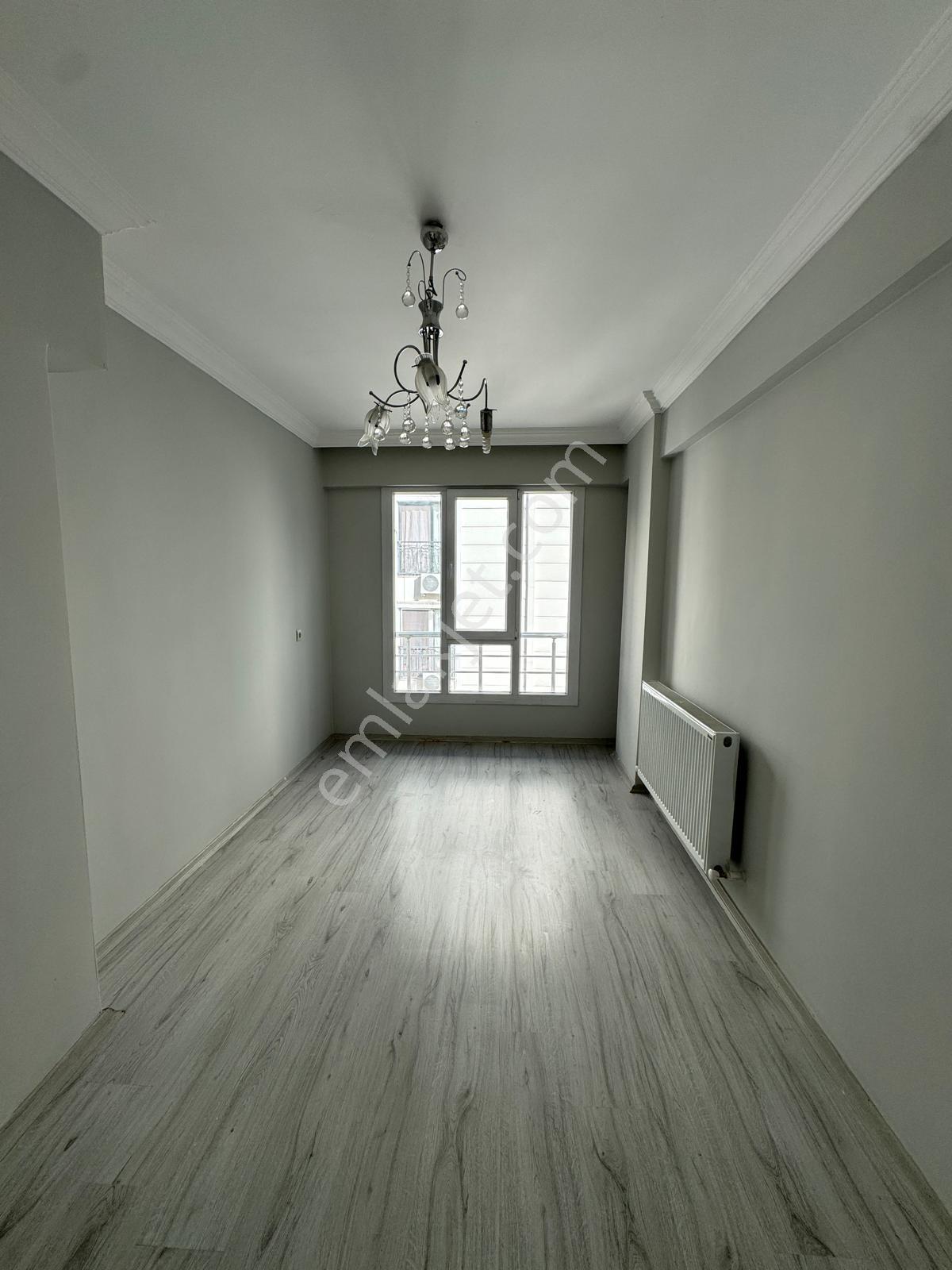 Zeki Emlak'tan Muradiyede Cam Balkonlu 2+1 Ara Kat Satılık Daire — fotoğraf 8