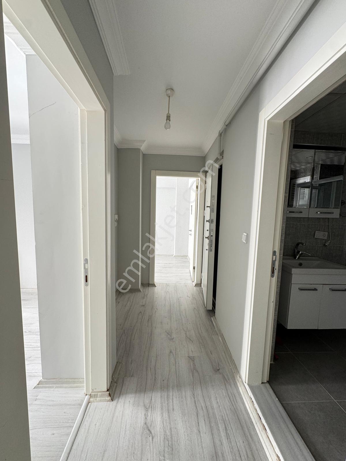 Zeki Emlak'tan Muradiyede Cam Balkonlu 2+1 Ara Kat Satılık Daire — fotoğraf 9
