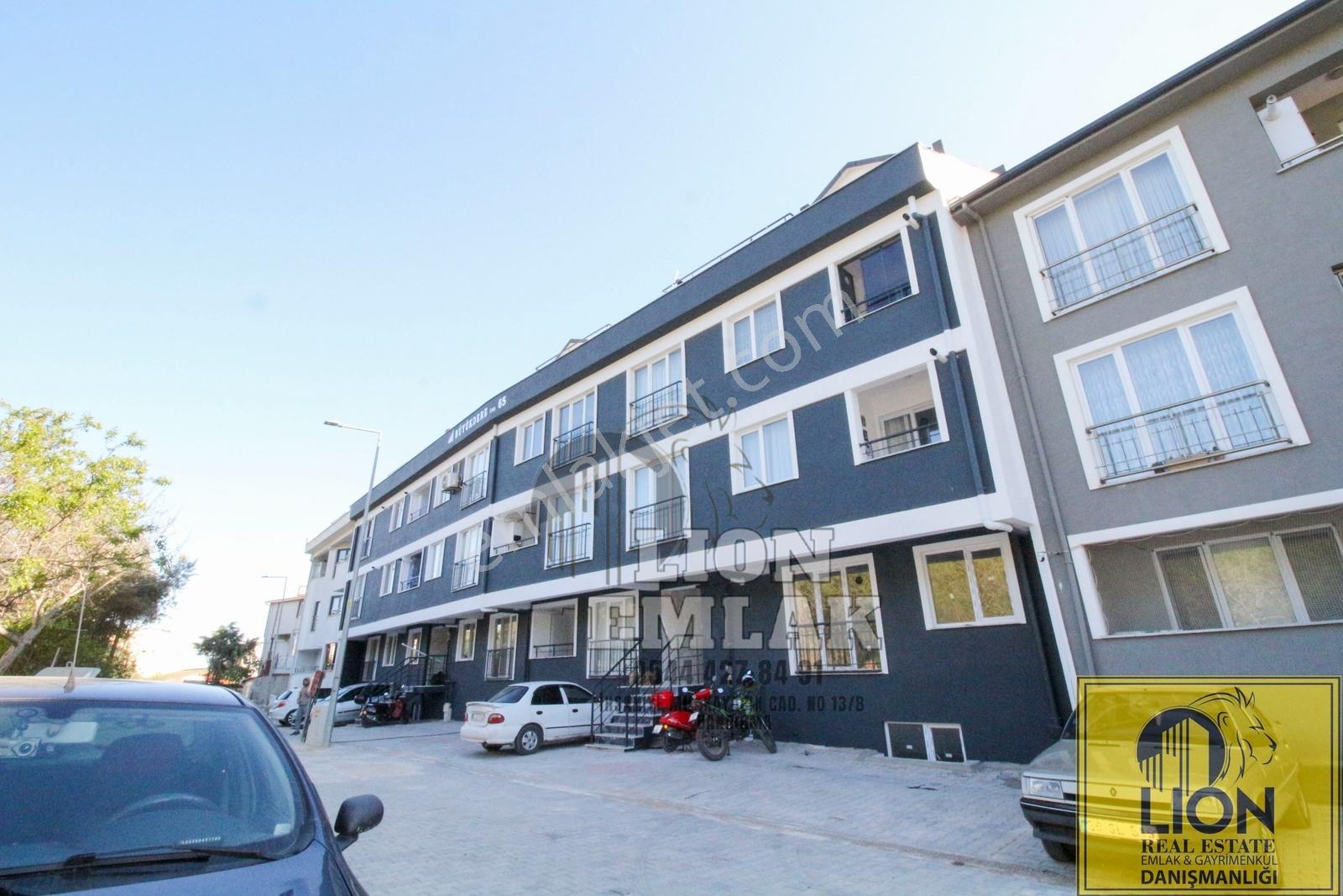 Lıon Emlak'Tan Kayacık'Ta Çift Banyo,Balkonlu Satılık 2+1 Daire