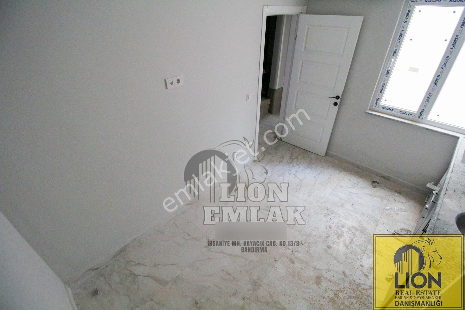 Lıon Emlak'tan Kayacık'ta Çift Banyo,balkonlu Satılık 2+1 Daire — fotoğraf 3