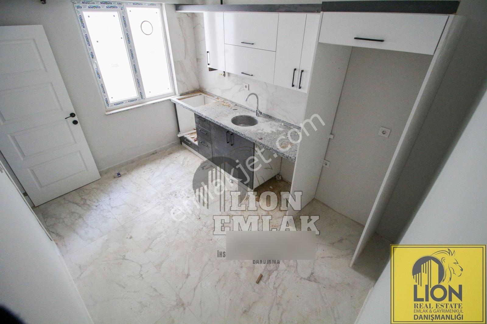 Lıon Emlak'tan Kayacık'ta Çift Banyo,balkonlu Satılık 2+1 Daire — fotoğraf 4