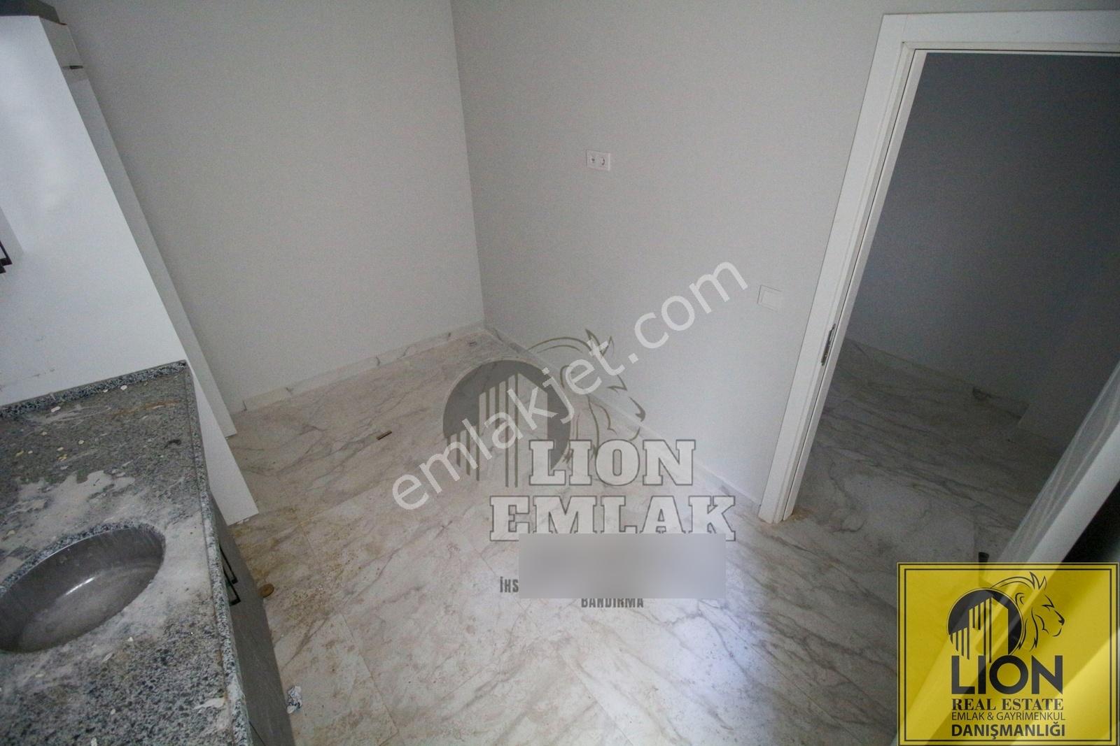 Lıon Emlak'tan Kayacık'ta Çift Banyo,balkonlu Satılık 2+1 Daire — fotoğraf 5