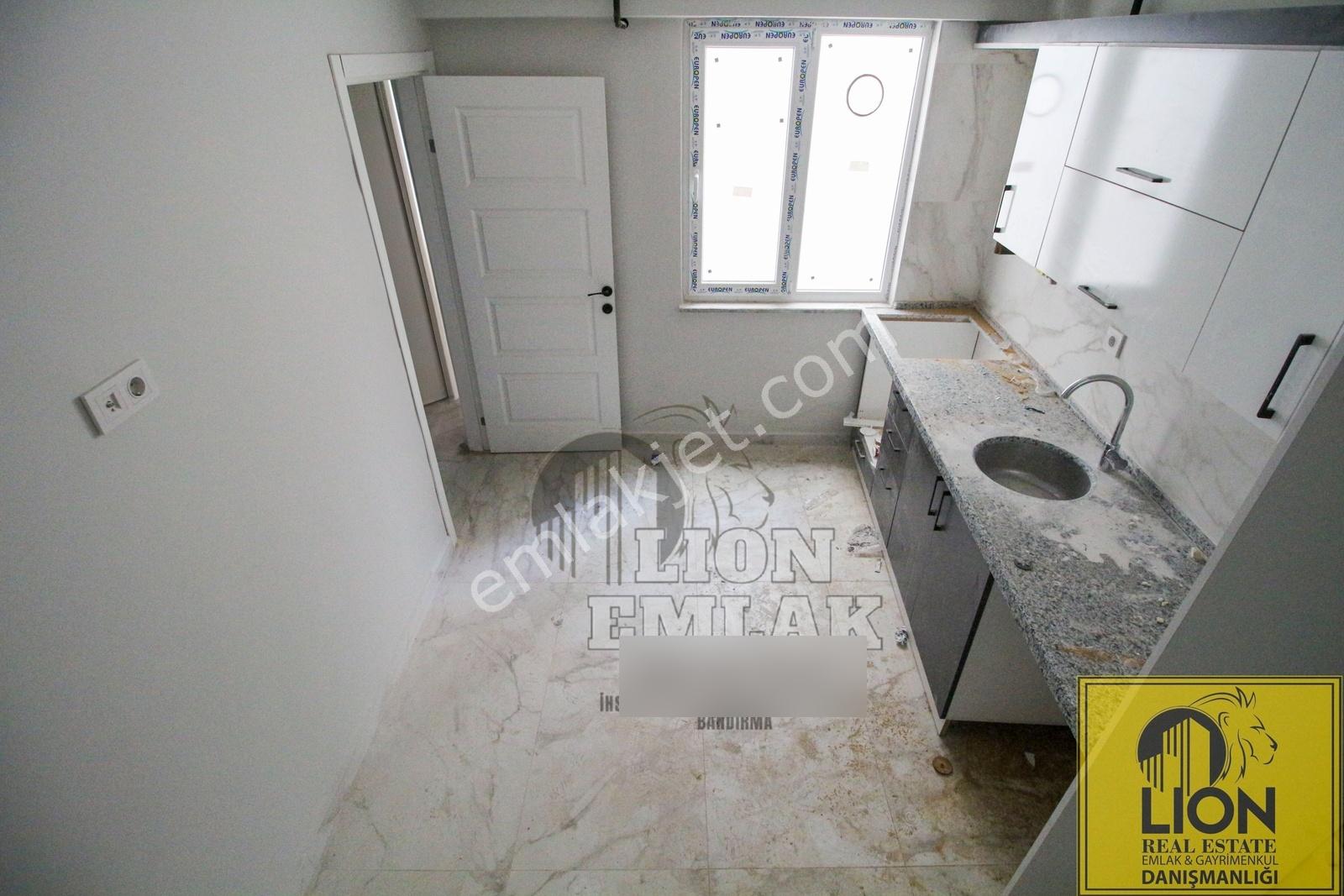 Lıon Emlak'tan Kayacık'ta Çift Banyo,balkonlu Satılık 2+1 Daire — fotoğraf 7