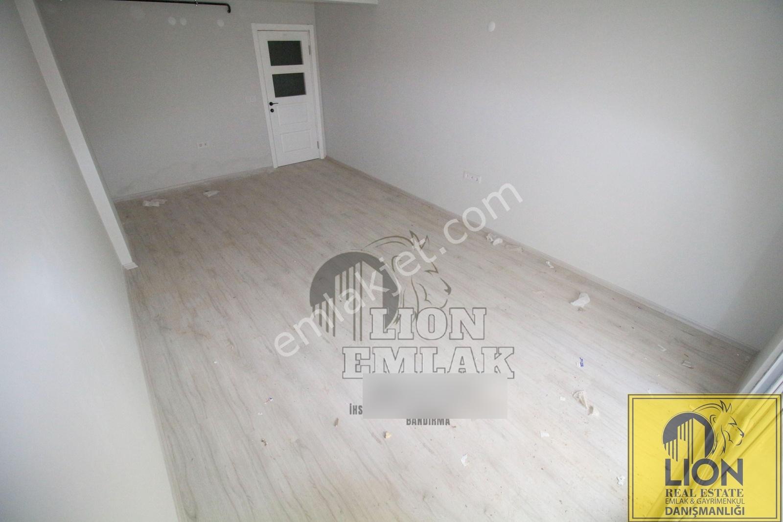 Lıon Emlak'tan Kayacık'ta Çift Banyo,balkonlu Satılık 2+1 Daire — fotoğraf 10