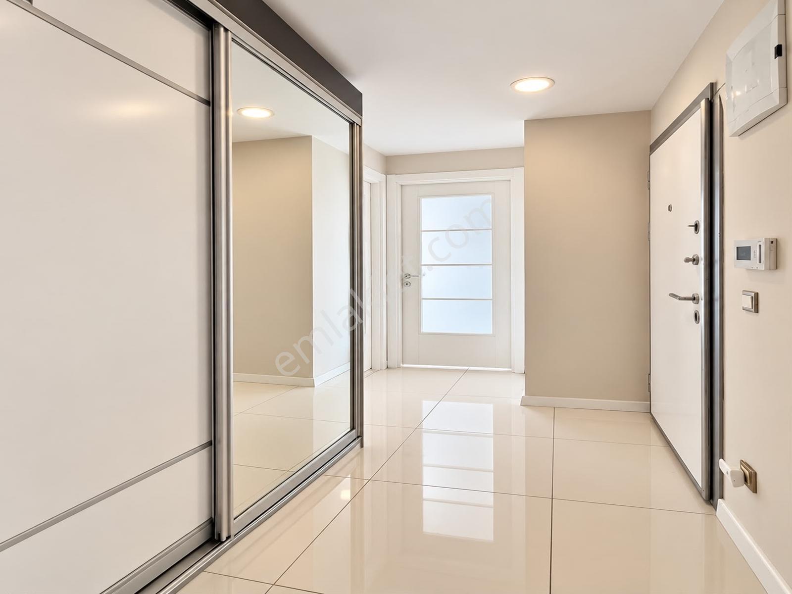 Metrobüse Yakın Sitede Ultra Geniş 3+1 Satılık Arakat Daire — fotoğraf 10