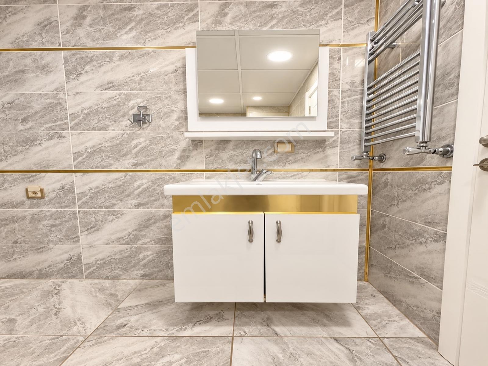 Metrobüse Yakın Sitede Ultra Geniş 3+1 Satılık Arakat Daire — fotoğraf 34