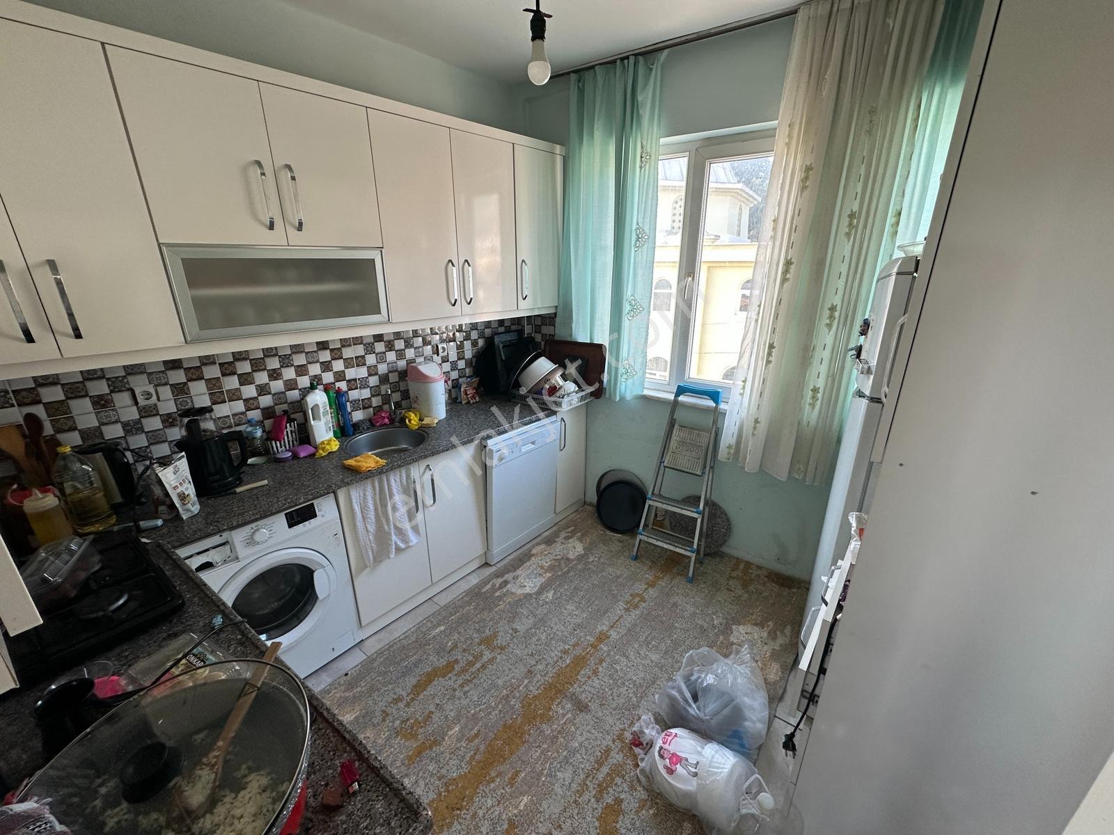 Nazilli Hürriyet Caddesinde Komple Satılık Bina + Dükkan — fotoğraf 2