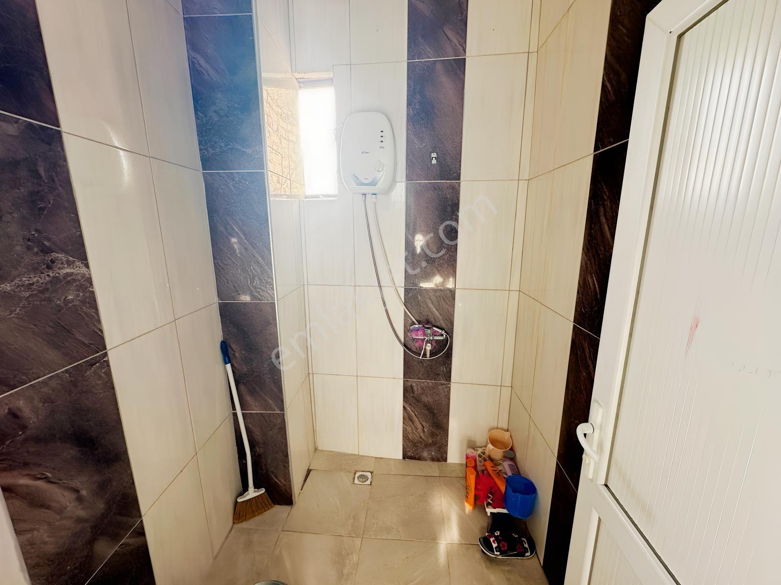 Nazilli Hürriyet Caddesinde Komple Satılık Bina + Dükkan — fotoğraf 10