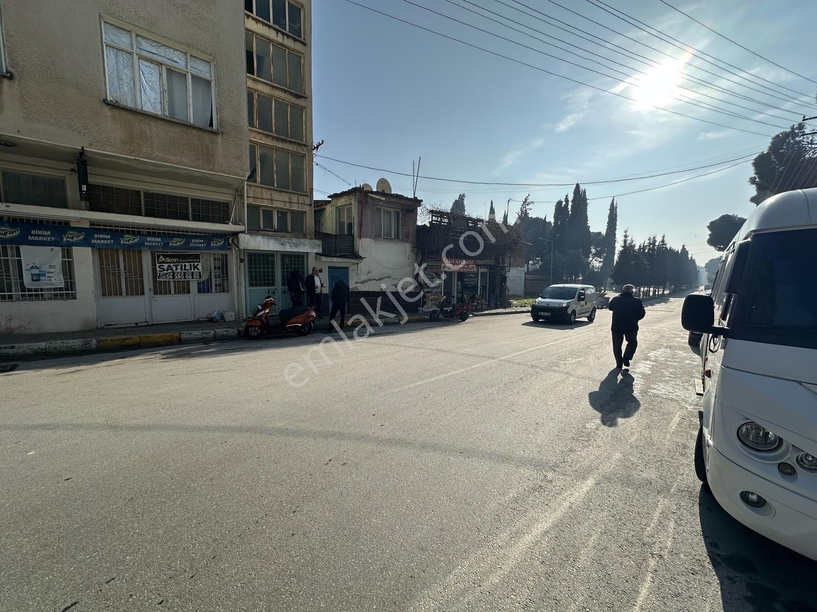 Nazilli Hürriyet Caddesinde Komple Satılık Bina + Dükkan — fotoğraf 24