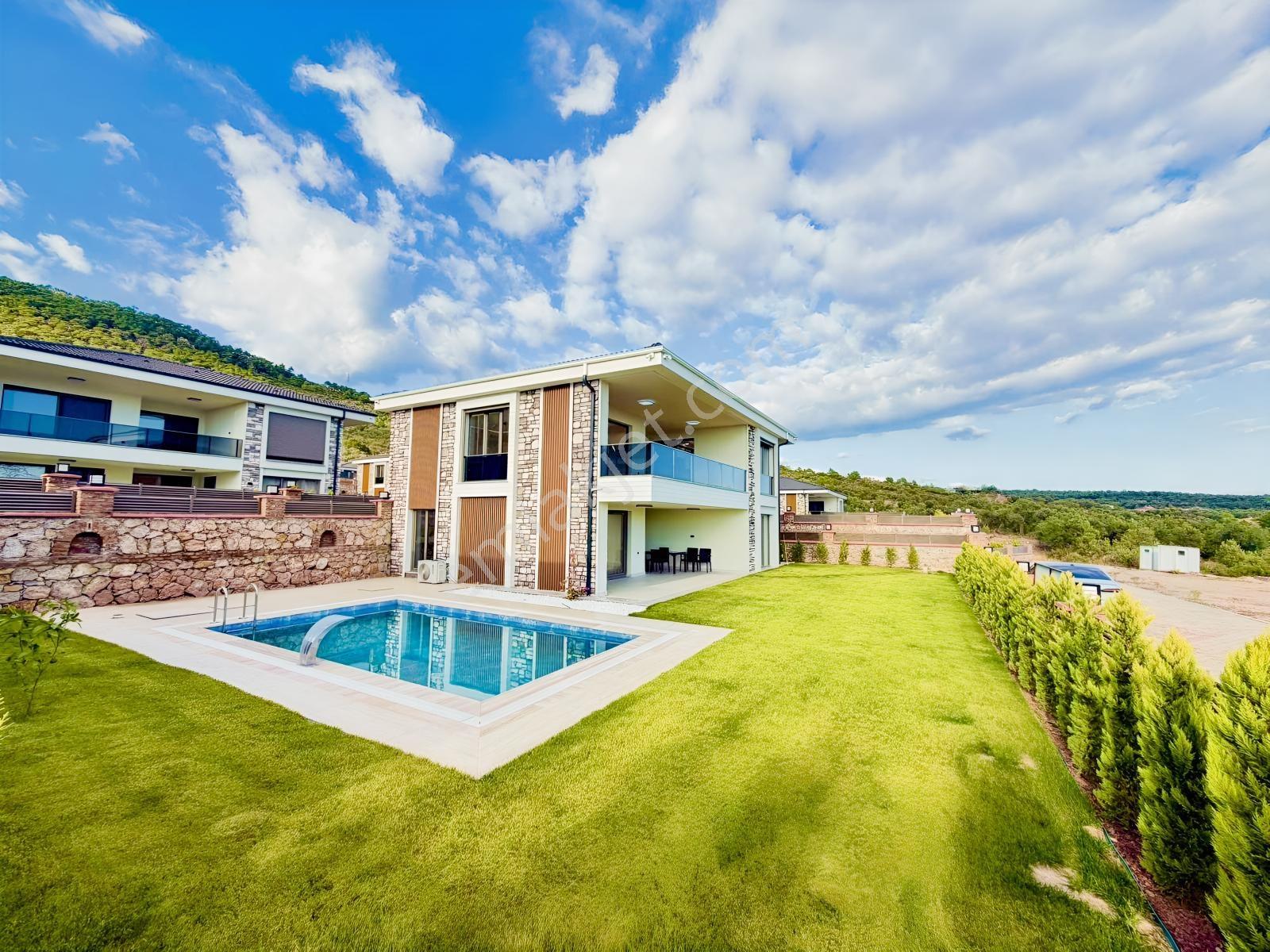 Avcı'Dan 700M2 Arsa 260M2 Net Bahçeden Deniz Manz Yatay Villa