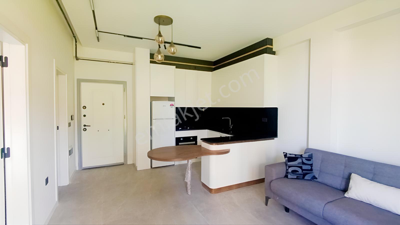 C21 Loft'tan Servergazi'de Havuzlu Sitede Eşyalı Satılık 1+1 — fotoğraf 2
