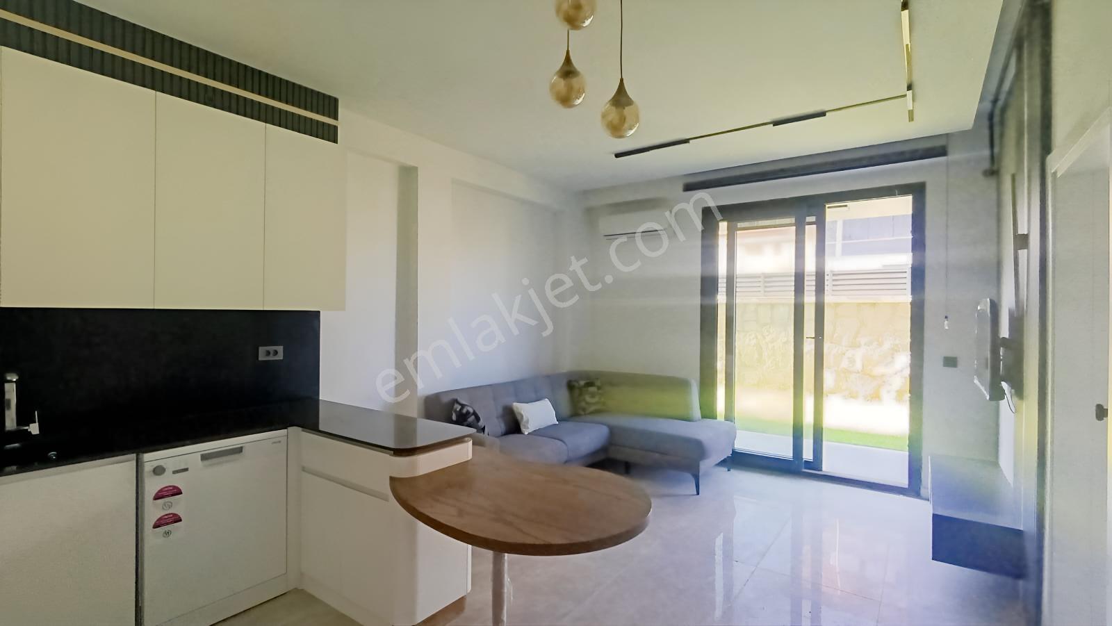 C21 Loft'tan Servergazi'de Havuzlu Sitede Eşyalı Satılık 1+1 — fotoğraf 3