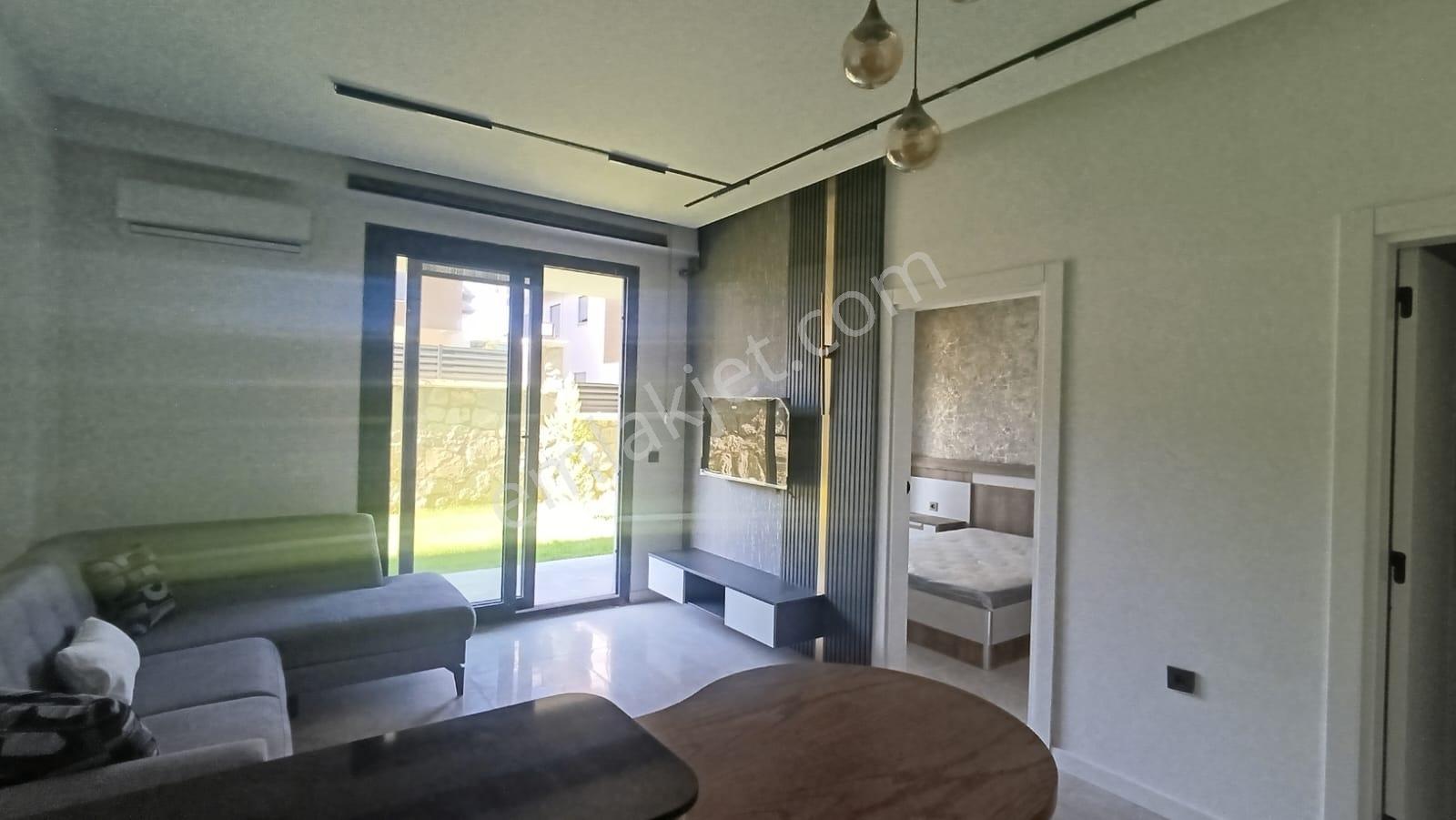 C21 Loft'tan Servergazi'de Havuzlu Sitede Eşyalı Satılık 1+1 — fotoğraf 4
