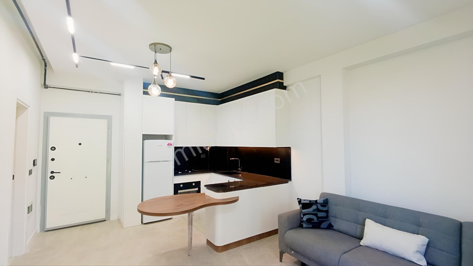 C21 Loft'tan Servergazi'de Havuzlu Sitede Eşyalı Satılık 1+1 — fotoğraf 5