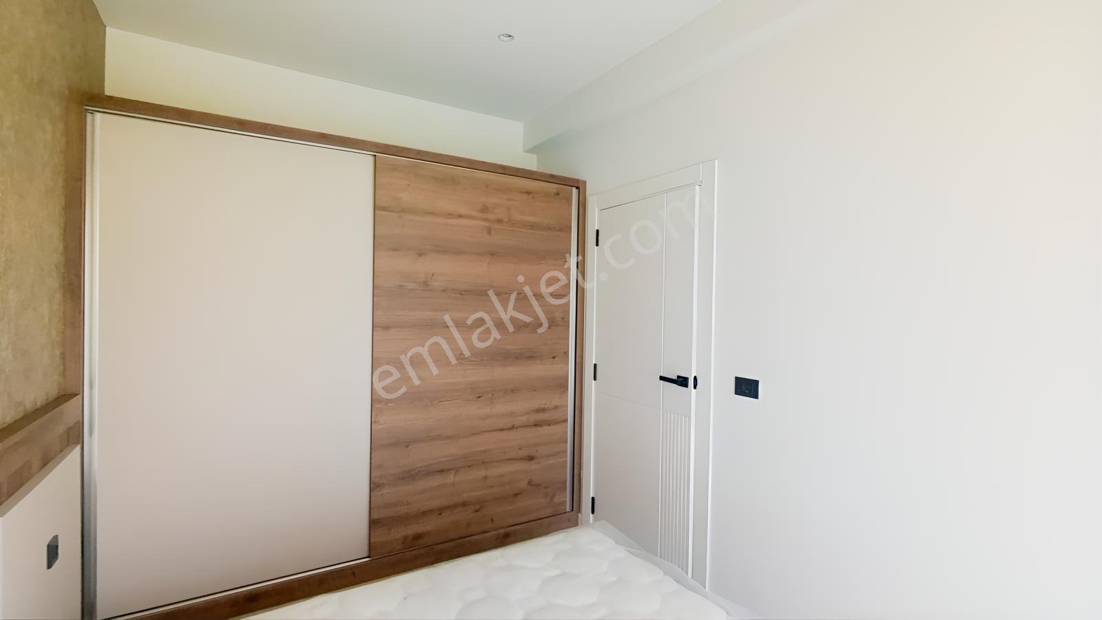 C21 Loft'tan Servergazi'de Havuzlu Sitede Eşyalı Satılık 1+1 — fotoğraf 10