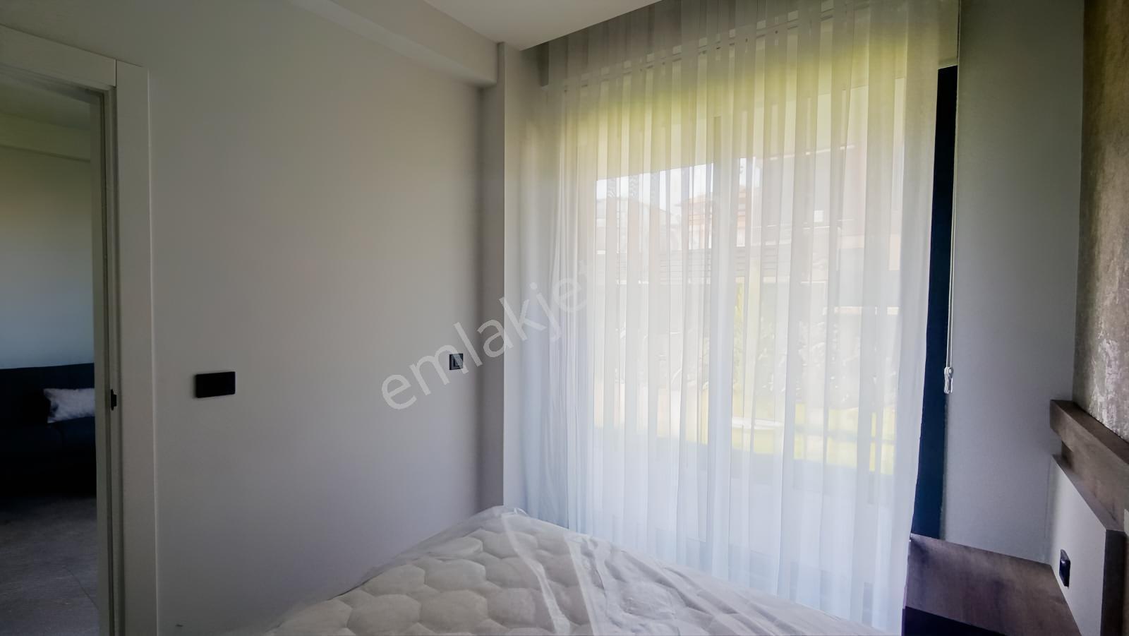C21 Loft'tan Servergazi'de Havuzlu Sitede Eşyalı Satılık 1+1 — fotoğraf 11