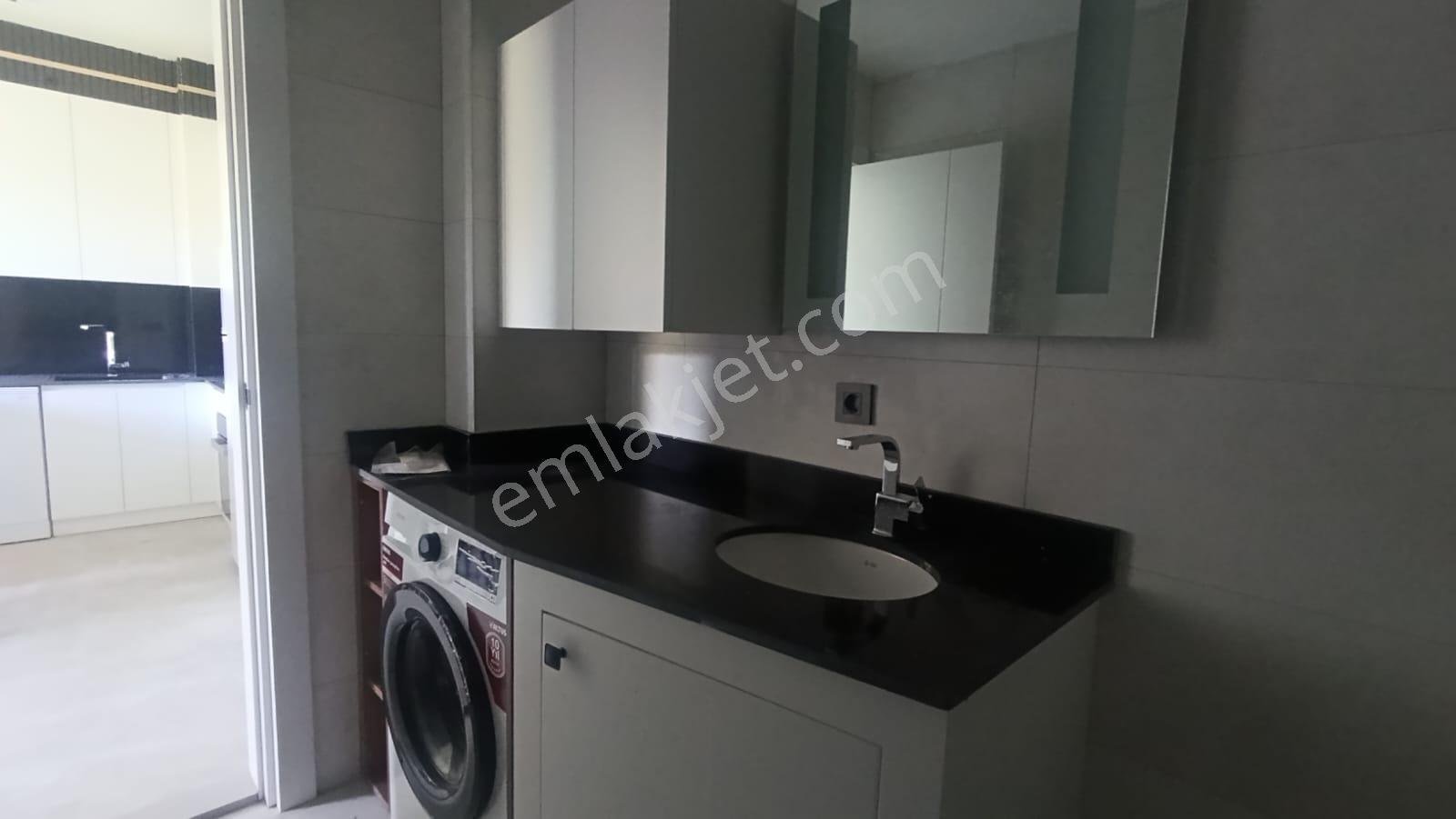 C21 Loft'tan Servergazi'de Havuzlu Sitede Eşyalı Satılık 1+1 — fotoğraf 13