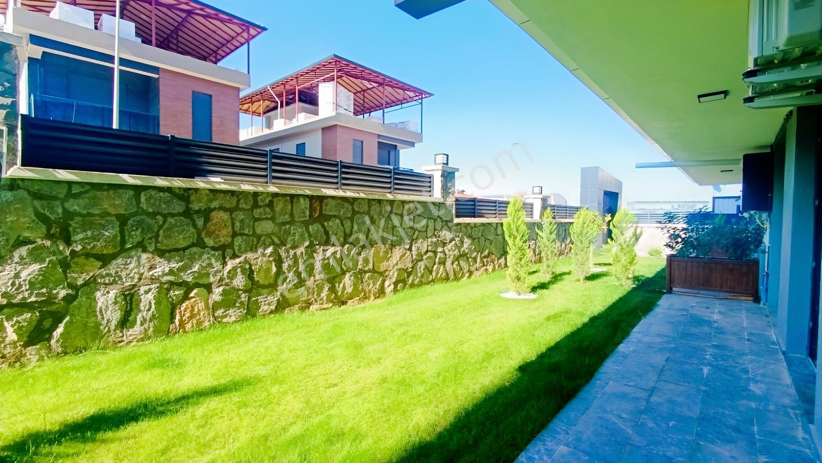 C21 Loft'tan Servergazi'de Havuzlu Sitede Eşyalı Satılık 1+1 — fotoğraf 16