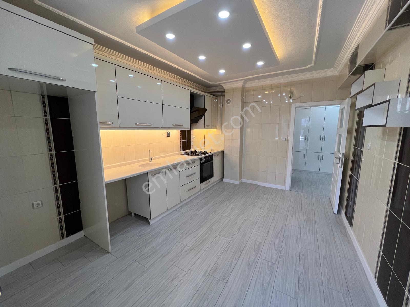 Ovacık Koblay Yakını 130 M2 Asansörlü 1.kat Yapılı 3 Balkonlu — fotoğraf 3