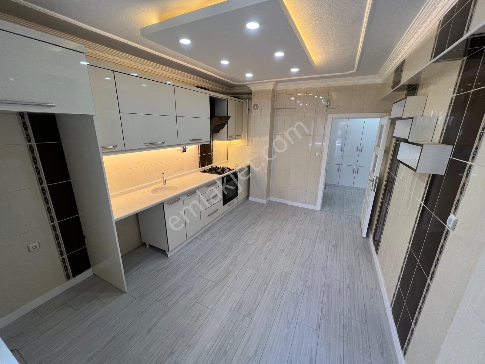 Ovacık Koblay Yakını 130 M2 Asansörlü 1.kat Yapılı 3 Balkonlu — fotoğraf 4
