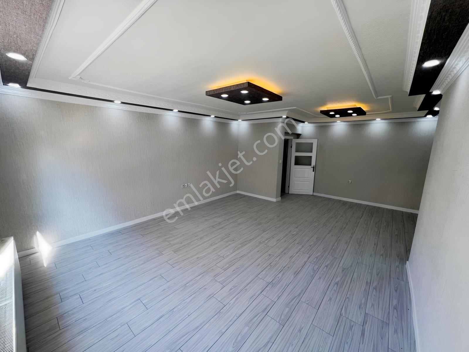 Ovacık Koblay Yakını 130 M2 Asansörlü 1.kat Yapılı 3 Balkonlu — fotoğraf 9