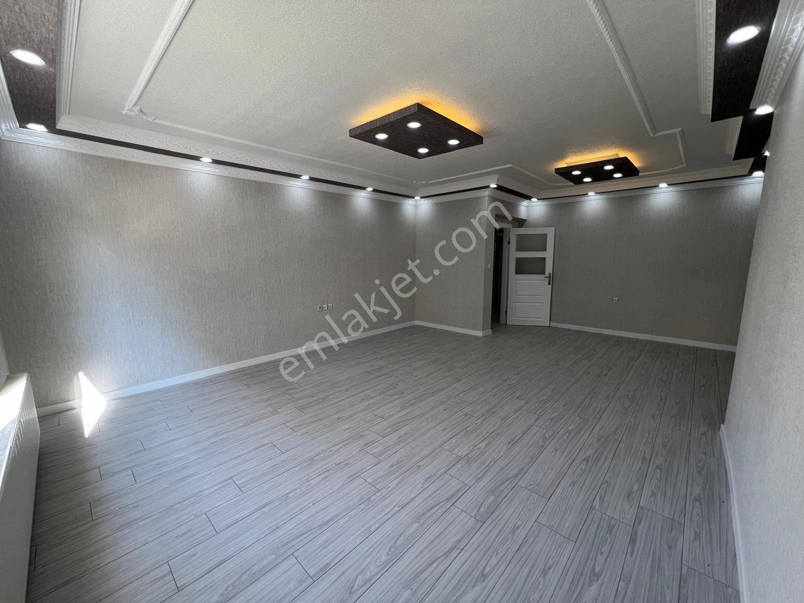 Ovacık Koblay Yakını 130 M2 Asansörlü 1.kat Yapılı 3 Balkonlu — fotoğraf 12
