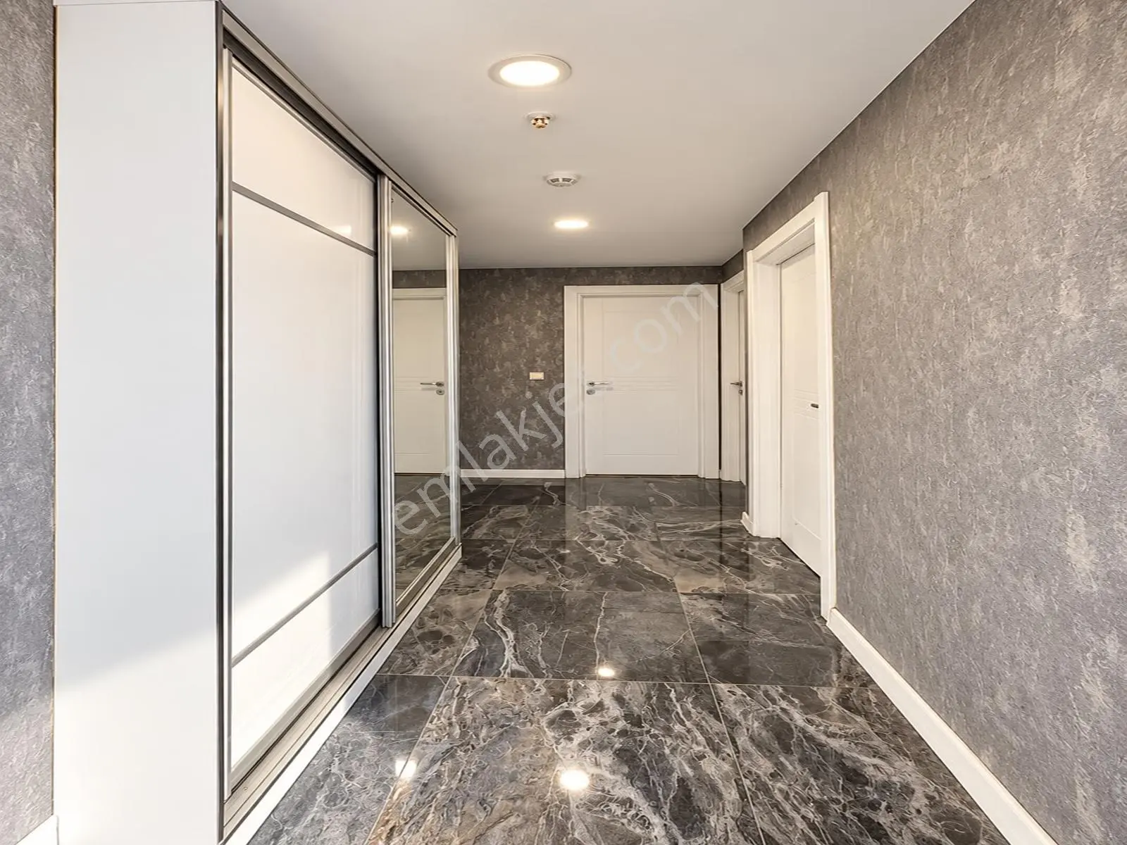 Metrobüse Yakın Lüks Sitede Penthouse Daire Ultra Geniş 2+1daire — fotoğraf 21