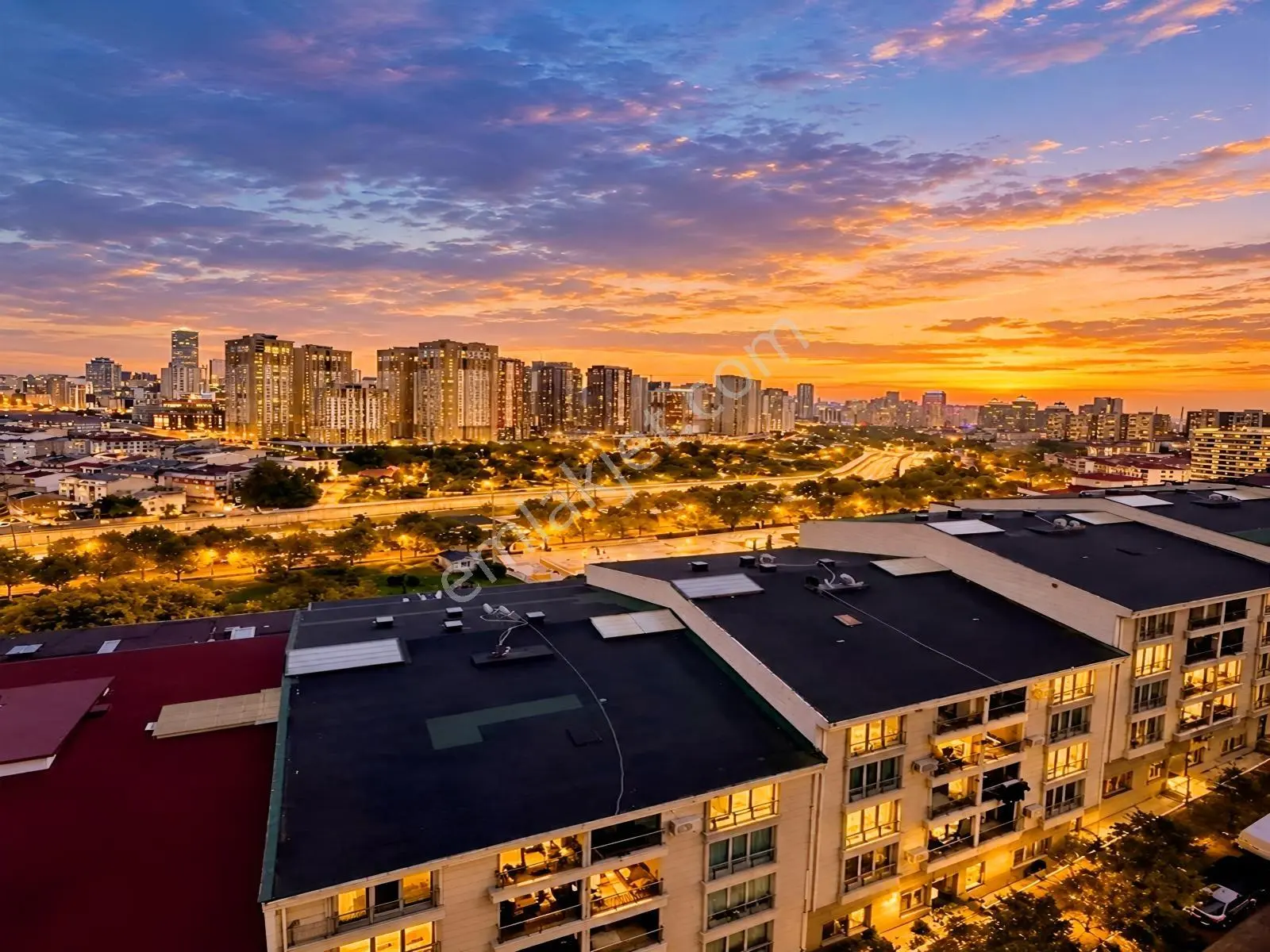 Metrobüse Yakın Lüks Sitede Penthouse Daire Ultra Geniş 2+1daire — fotoğraf 34