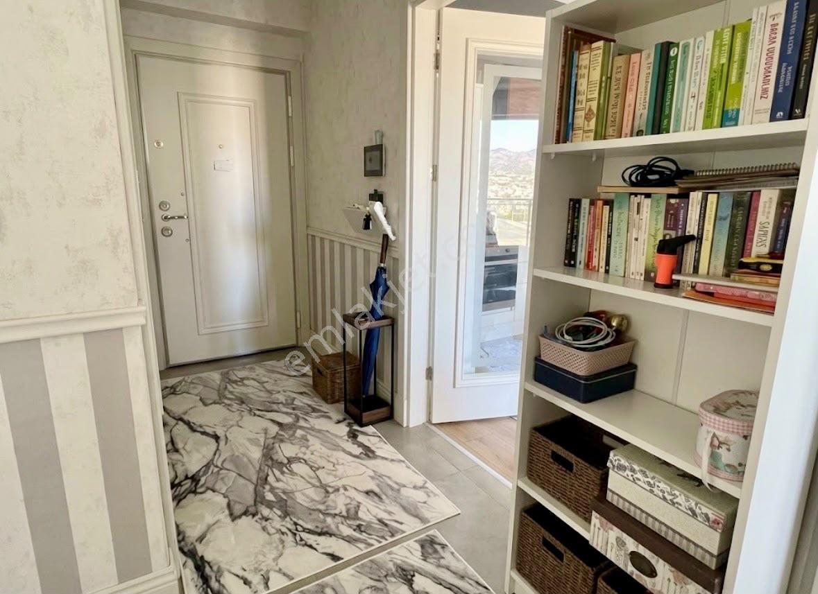 İzmir Bornova Avcılar Cadde Bostan Sitesi 2+1 Ara Kat Satılık — fotoğraf 9