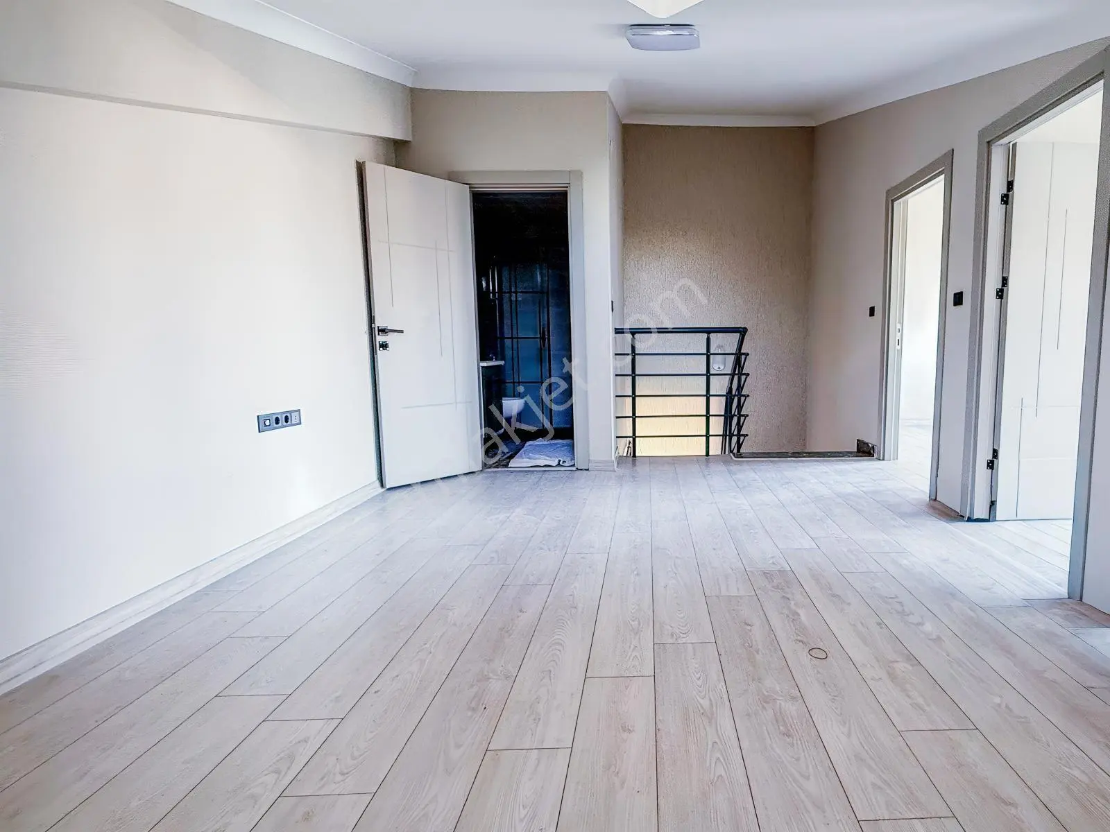 Kızılcaşar'da Çatı Dubleks 4+1 İskanlı Takaslı Satılık Daire — fotoğraf 37